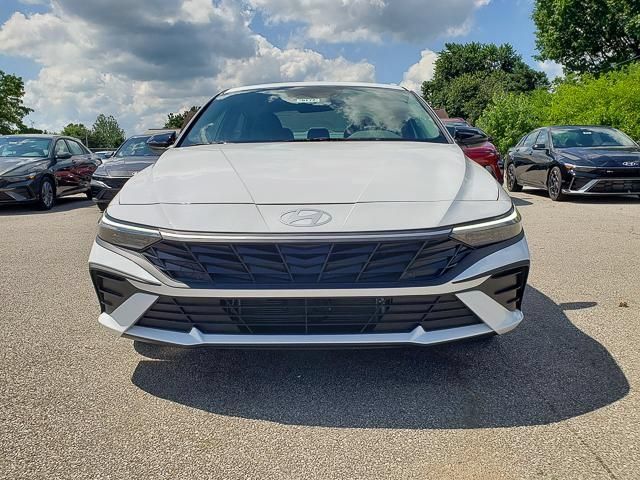 New 2025 Hyundai Elantra SEL FWD image 2