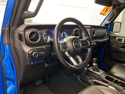 Used 2022 Jeep Wrangler Unlimited Sahara AWD/4WD image 17