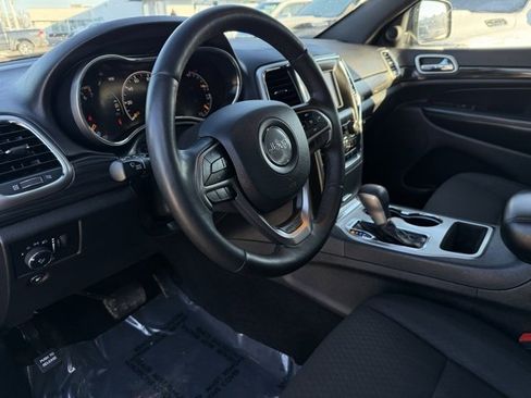 Used 2019 Jeep Grand Cherokee Laredo w/ Security & Convenience Group image 16