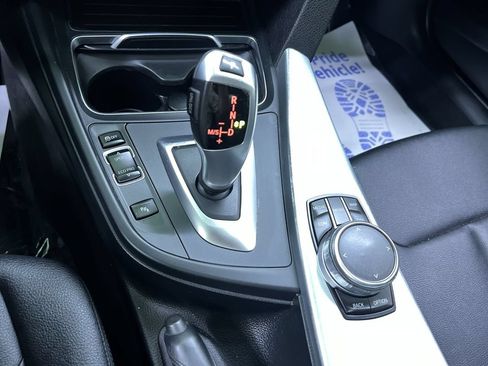Used 2017 BMW 320i Sedan RWD image 24