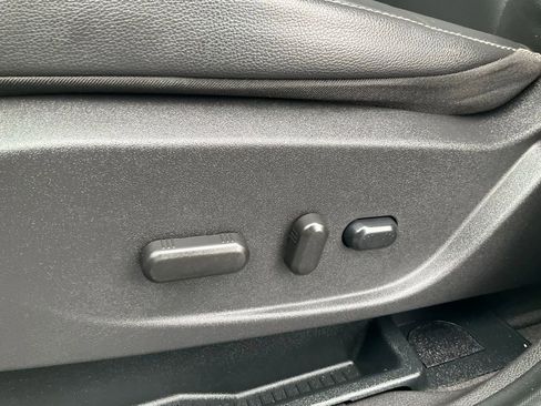 Used 2018 Ford Escape Titanium w/ Ford Safe & Smart Package image 16