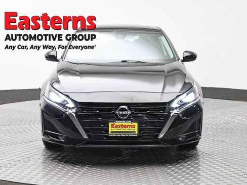 Used 2023 Nissan Altima 2.5 SV w/ SV Premium Package AWD/4WD image 2