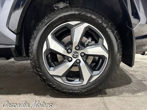 Used 2021 Toyota RAV4 SE w/ Weather & Moonroof Package image 29