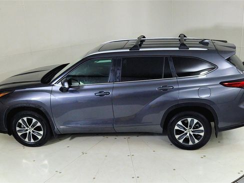 Used 2023 Toyota Highlander XLE image 19