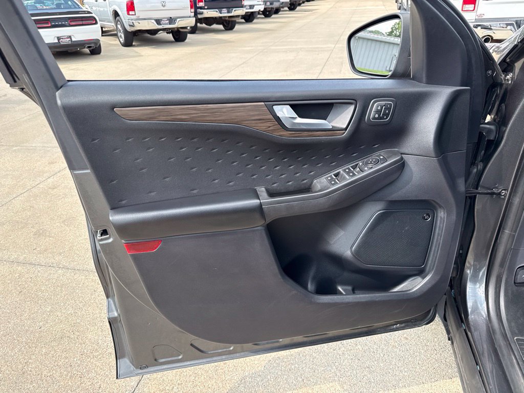 Used 2020 Ford Escape Titanium AWD/4WD image 22