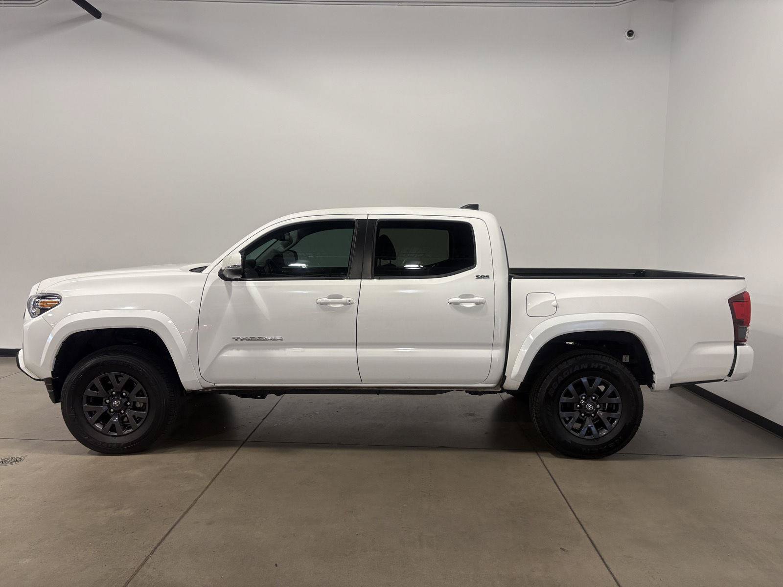 Used 2023 Toyota Tacoma SR5 w/ Technology Package AWD/4WD image 7