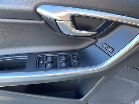 Used 2015 Volvo V60 T5 Premier image 10