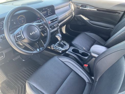 Certified 2024 Kia Seltos EX FWD image 16