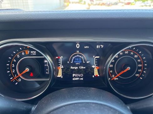 Used 2019 Jeep Wrangler Unlimited Sahara w/ Uconnect 4C Nav & Sound Group AWD/4WD image 25