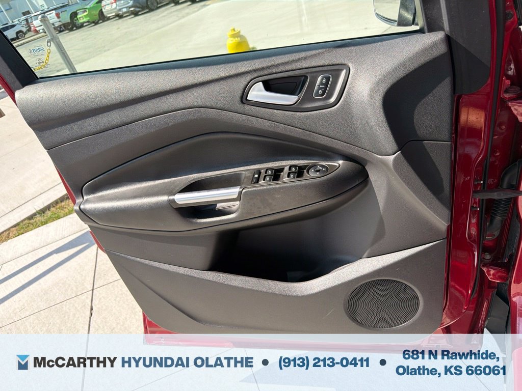 Used 2017 Ford Escape SE w/ SE Cold Weather Package AWD/4WD image 29