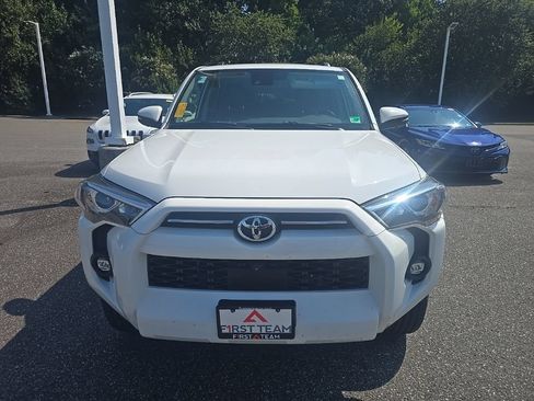 Used 2022 Toyota 4Runner SR5 Premium w/ Moonroof Package AWD/4WD image 2