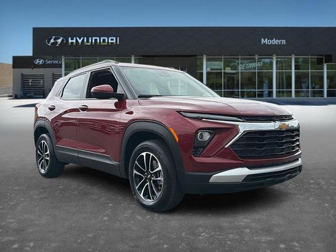 Used 2024 Chevrolet TrailBlazer LT image 2