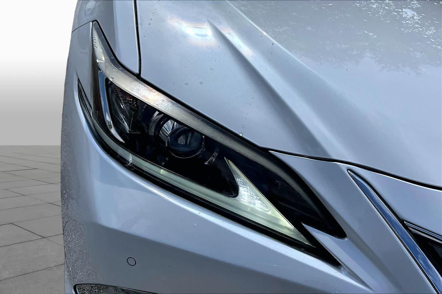 Used 2020 Lexus ES 300h w/ Premium Package FWD image 28
