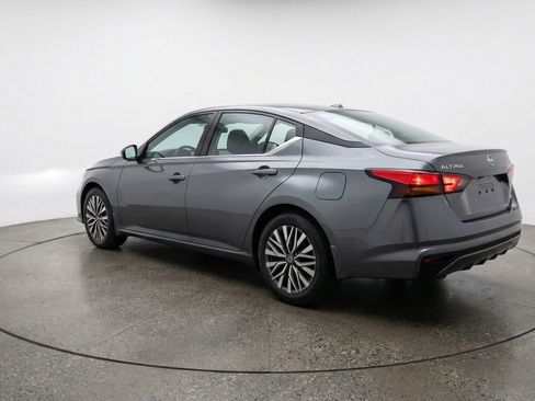 Used 2025 Nissan Altima 2.5 SV FWD image 6