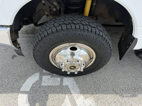 Used 2018 Ford F350 XL w/ Power Equipment Group AWD/4WD image 12