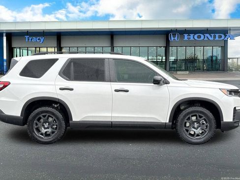 New 2026 Honda Pilot TrailSport image 3