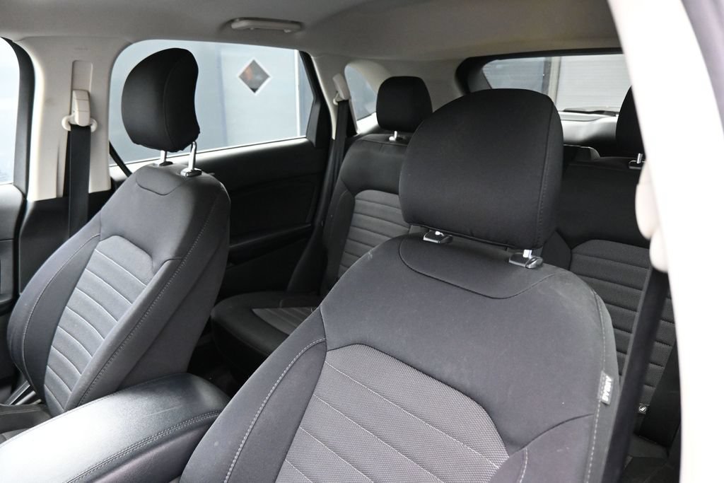 Used 2016 Ford Edge SE FWD image 12