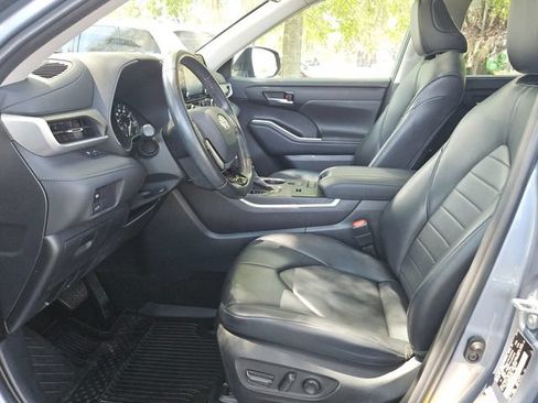 Used 2021 Toyota Highlander XLE FWD image 10
