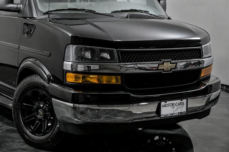 Used 2023 Chevrolet Express 2500 Extended RWD image 2