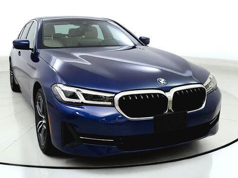 Used 2021 BMW 530e xDrive w/ Premium Package AWD/4WD image 2