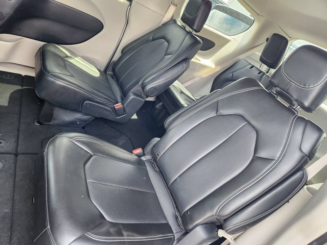 Used 2024 Chrysler Pacifica Touring-L FWD image 6