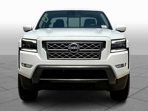 Used 2024 Nissan Frontier SL image 3