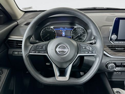 Used 2024 Nissan Altima 2.5 SV FWD image 18