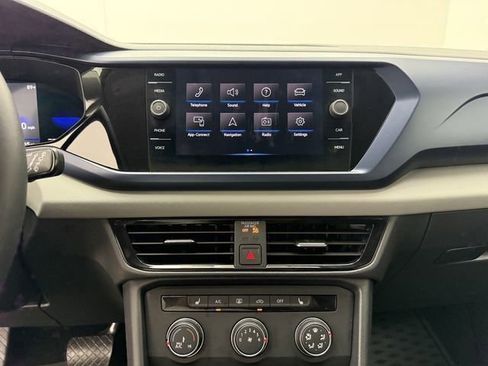 Used 2022 Volkswagen Taos SE image 17
