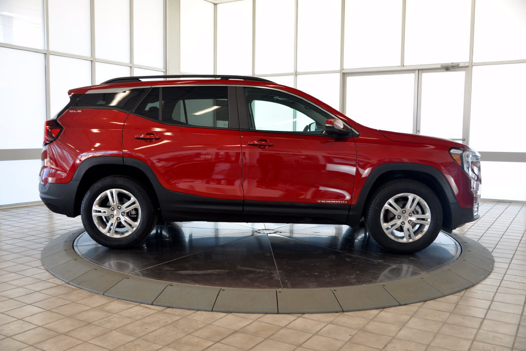 Used 2024 GMC Terrain SLE w/ Driver Convenience Package AWD/4WD image 9