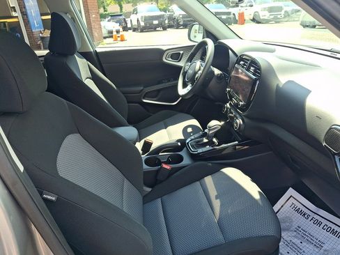 Used 2023 Kia Soul S FWD image 13