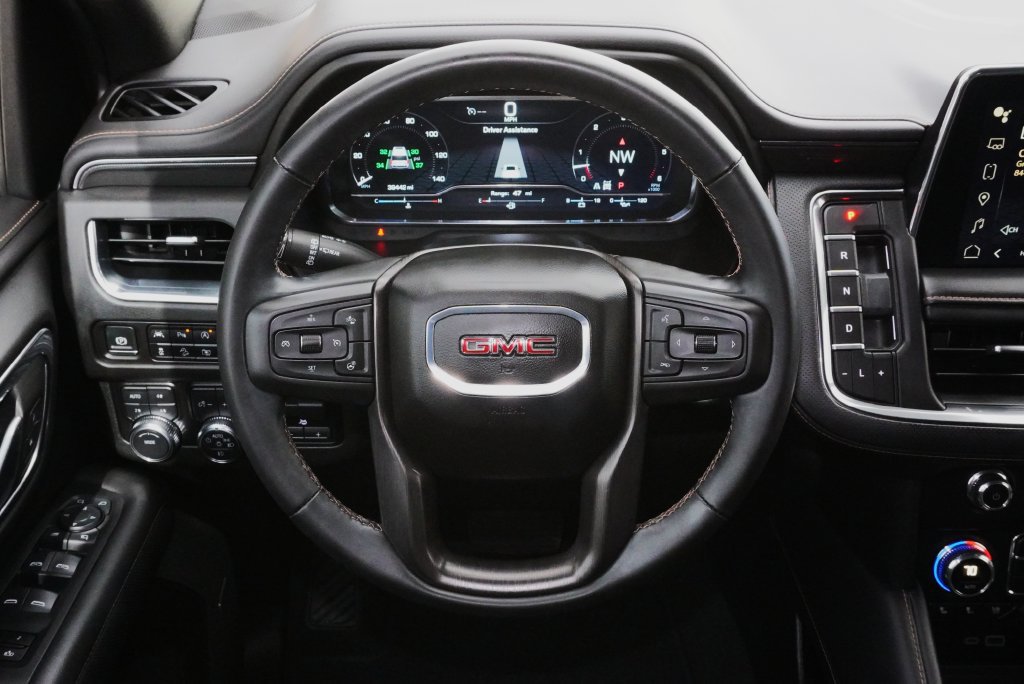 Used 2024 GMC Yukon AT4 w/ Technology Package AWD/4WD image 19