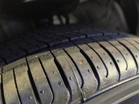 Used 2021 Toyota Corolla LE w/ Carpet Mat Package (TMS) image 28