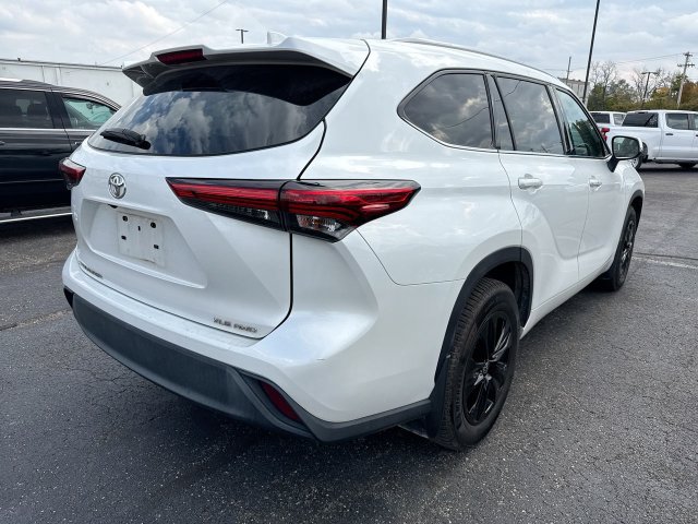 Used 2022 Toyota Highlander XLE AWD/4WD image 4