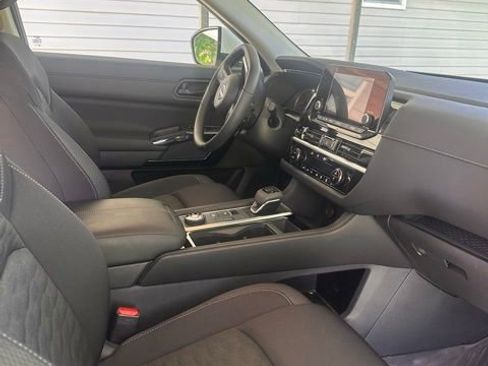 Used 2025 Nissan Pathfinder SV w/ Black Appearance Package AWD/4WD image 9