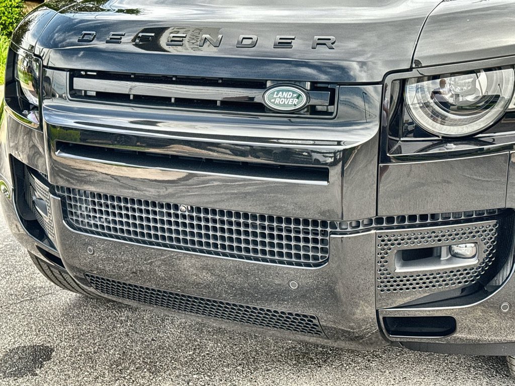 Certified 2025 Land Rover Defender 130 X-Dynamic SE AWD/4WD image 9