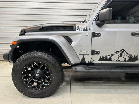 Used 2018 Jeep Wrangler Unlimited Sahara w/ Dual Top Group AWD/4WD image 4