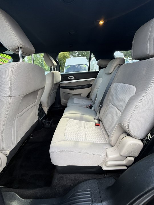 Used 2018 Ford Explorer FWD image 14