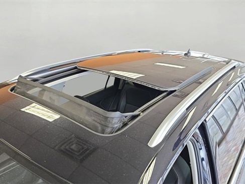 Used 2022 Volkswagen Tiguan SE image 29