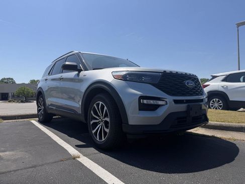 Used 2022 Ford Explorer ST-Line image 14