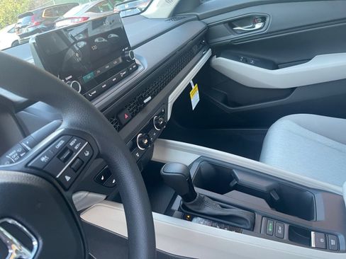 New 2025 Honda Accord SE image 19