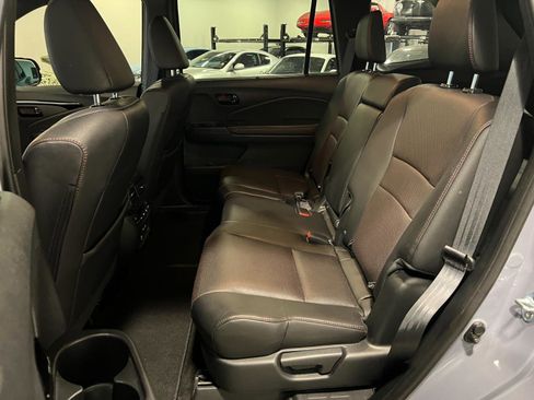 Used 2025 Honda Passport Black Edition image 29