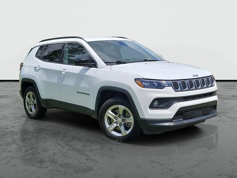 Used 2024 Jeep Compass Latitude w/ Altitude Special Edition AWD/4WD image 1