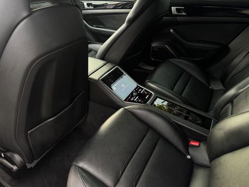Used 2021 Porsche Panamera image 12
