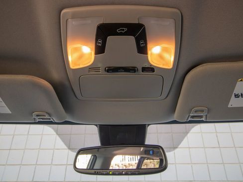 Used 2018 Toyota Sienna SE image 38