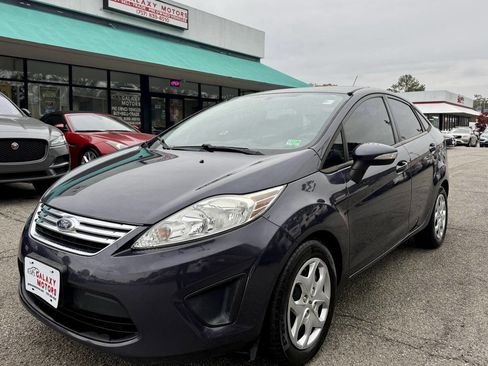 Used 2013 Ford Fiesta SE image 1
