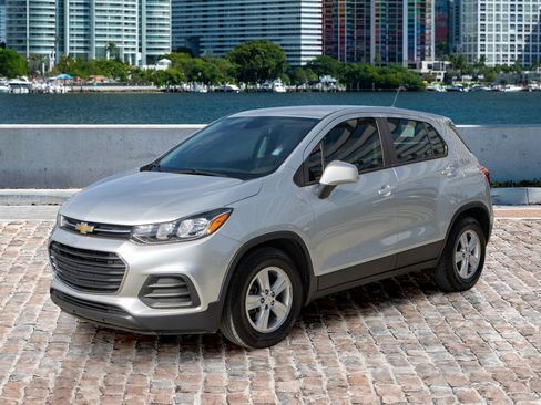 Used 2020 Chevrolet Trax LS image 1