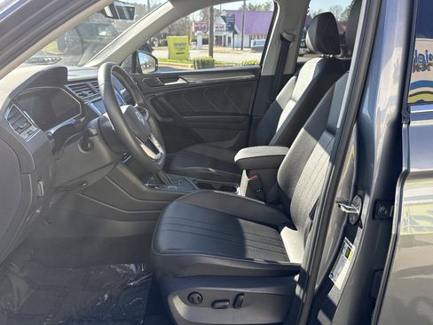 Used 2023 Volkswagen Tiguan SE image 16