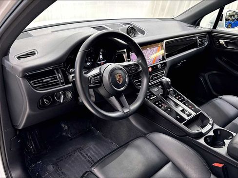 Used 2026 Porsche Macan AWD/4WD image 6