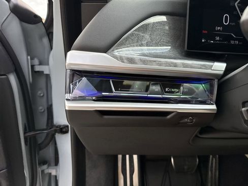 Used 2023 BMW 760i xDrive image 57