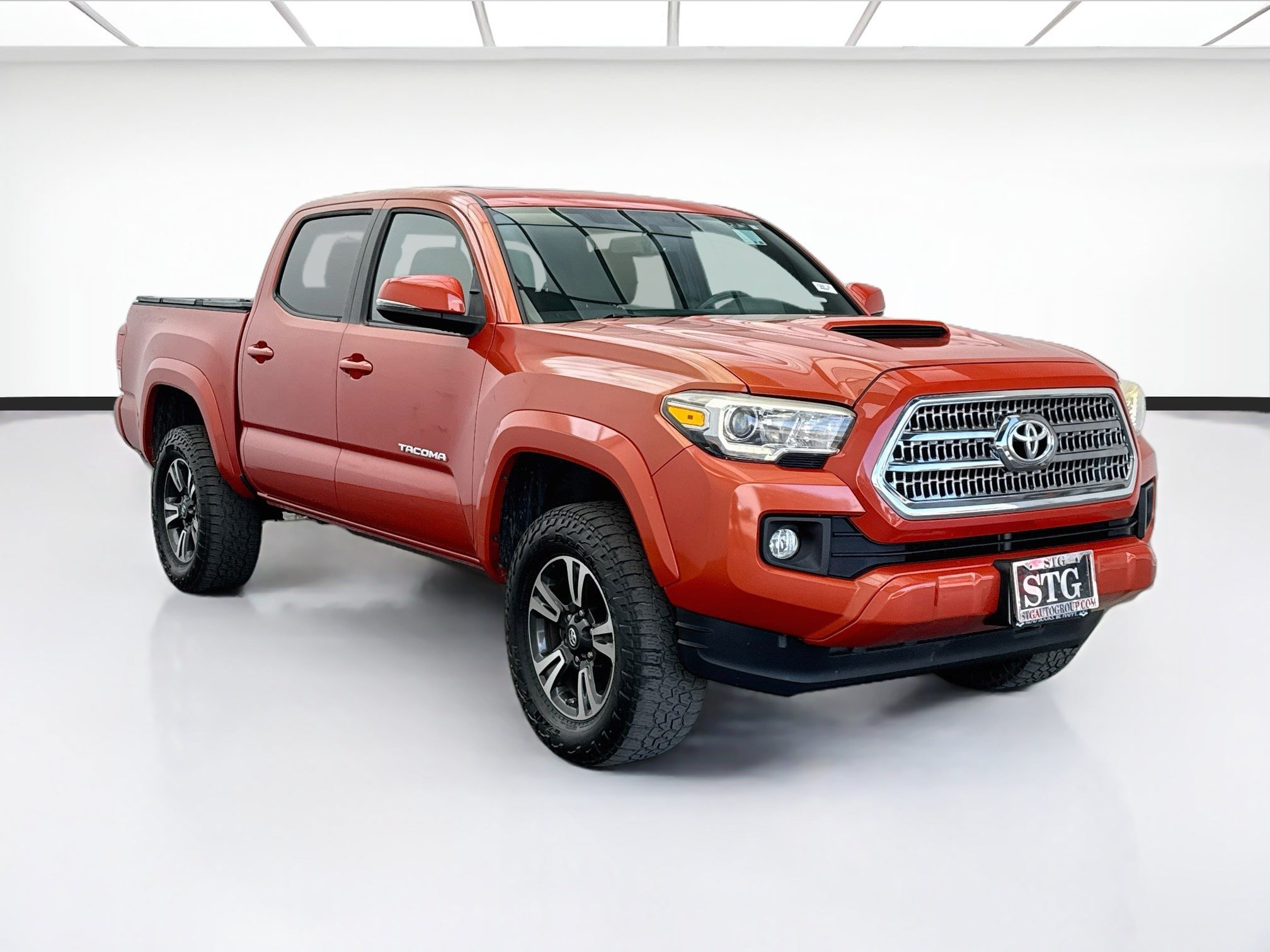 Used 2016 Toyota Tacoma TRD Sport RWD image 3